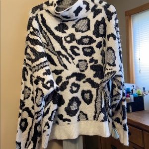 ANIMAL PRINT SWEATER